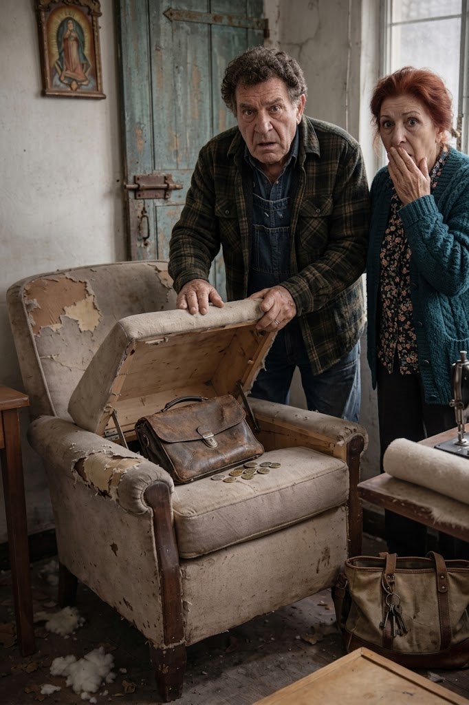 En mand fandt en gammel, slidt lænestol på en losseplads og tog den med hjem. Da han åbnede lænestolen og så, hvad der var indeni, var alle chokerede.