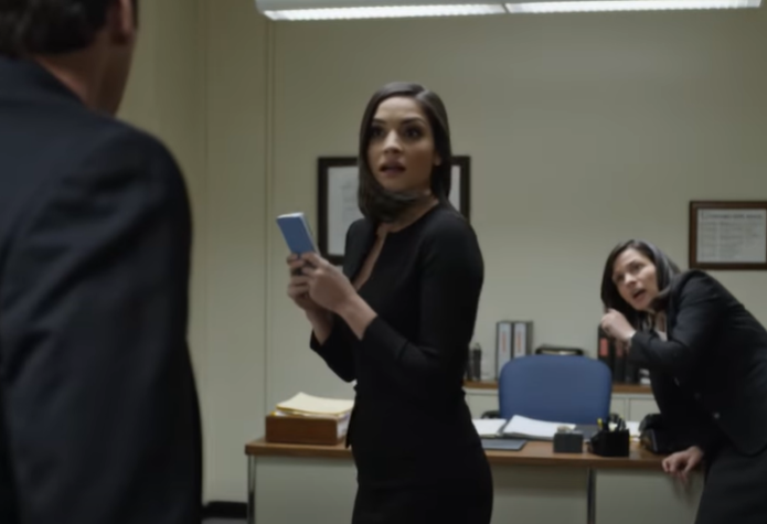 Appena tre ore dopo il funerale di mia figlia, il suo professore mi ha telefonato urlando: “Venga subito nel mio ufficio!”