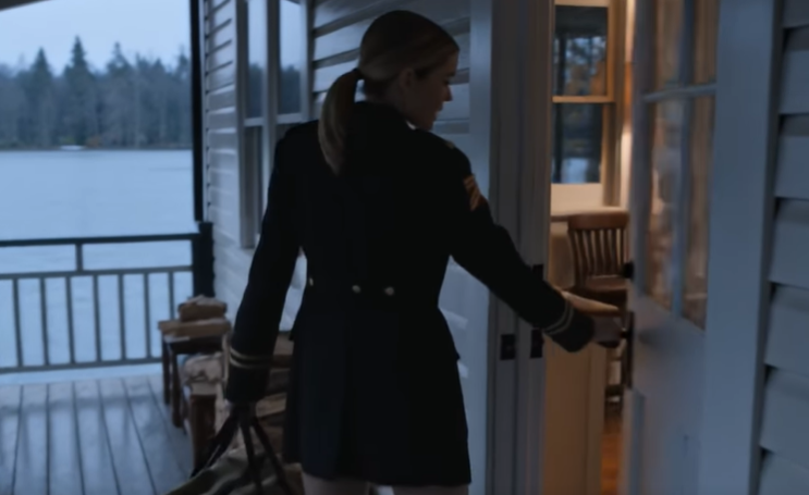 Jeg arvede en hytte. Min søster hånede mig: ‘Passer dig perfekt, din stinkende kvinde!’