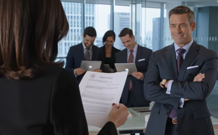 Il mio capo mi ha dimezzato lo stipendio durante la valutazione delle prestazioni: non sapeva che stavo già pianificando le mie dimissioni.