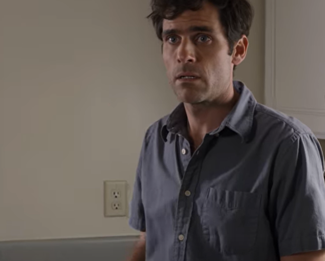 Min mor så mig i øjnene og sagde: “Jeg ville ønske, du aldrig var født,” så jeg sagde til hende: “Betragt mig som død,” blokerede sytten slægtninge på én nat og forsvandt sporløst – men stilheden varede ikke ved. Først kom min tante og tiggede, så kom min bror og hamrede på min dør, og lige da jeg troede, at de var løbet tør for måder at knække mig på, lukkede min chef sin kontordør og sagde: “Din far var her i dag…”