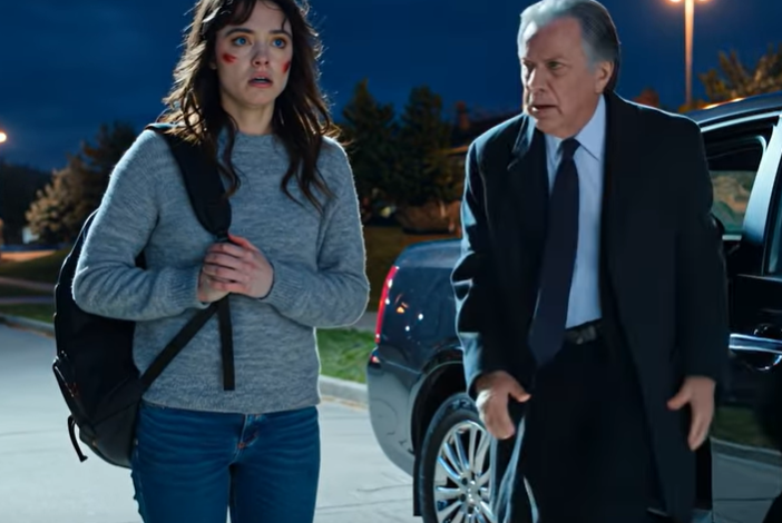 Mio padre mi ha schiaffeggiato il giorno del suo compleanno. “Che schifezza inutile mi hai regalato?” ha urlato. Me ne sono andata con le lacrime agli occhi. Sono scappata di casa. Di notte, sono stata spinta in una macchina e rapita… l’uomo dentro ha detto: “Ciao, cara, sono il tuo padre biologico”.