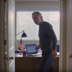 Due mesi dopo la morte del mio migliore amico, il suo avvocato mi chiamò e mi disse: “Thomas, Marcus ti ha lasciato una chiavetta USB con delle istruzioni precise. Ha detto che devi guardarla da solo e non dirlo a tua moglie, Vanessa”. Ciò di cui mi aveva avvertito in quel video finale mi ha salvato la vita.